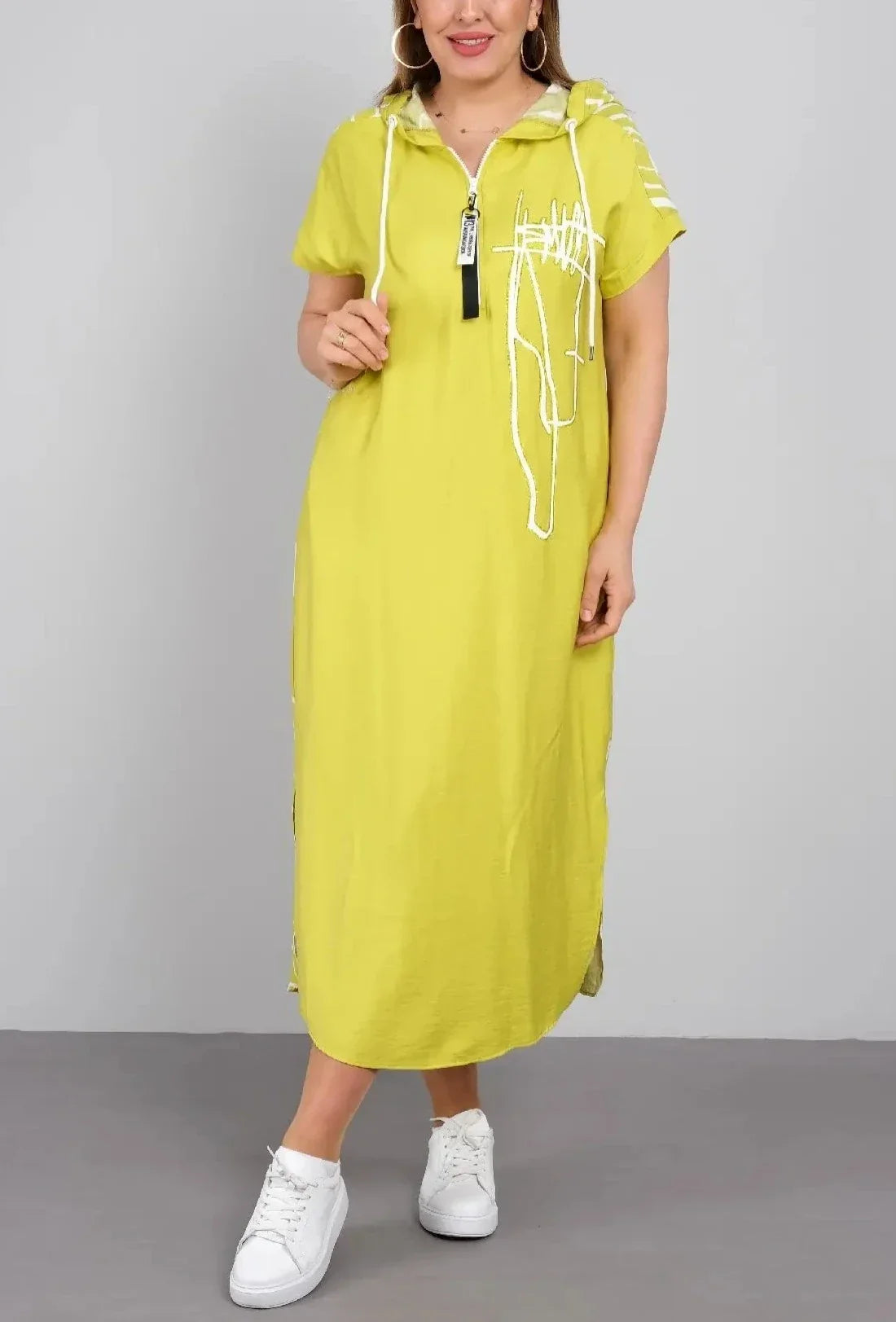 Langes stilvolles Kleid