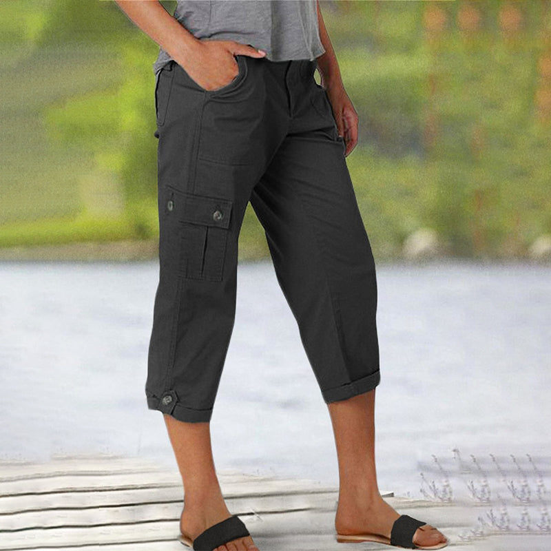 Capri Cargohose mit Taille und Falten unten und mehreren Taschen