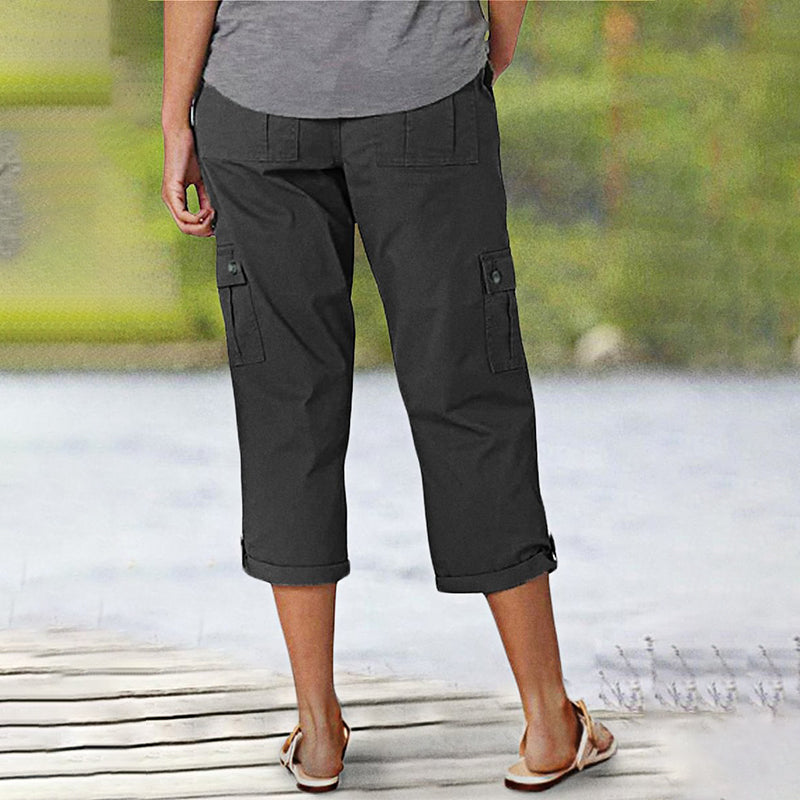 Capri Cargohose mit Taille und Falten unten und mehreren Taschen