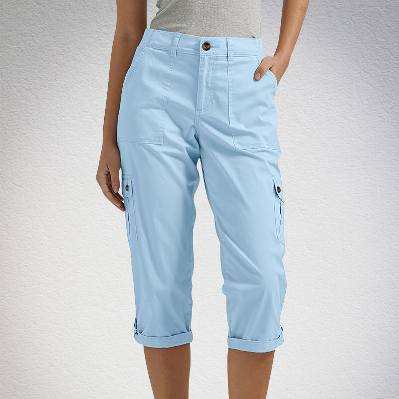 Capri Cargohose mit Taille und Falten unten und mehreren Taschen