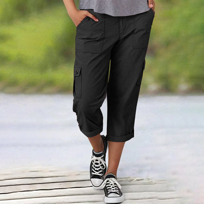 Capri Cargohose mit Taille und Falten unten und mehreren Taschen