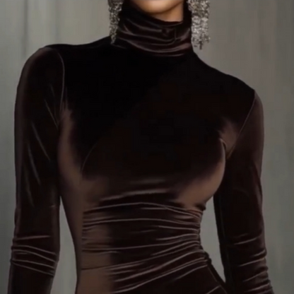 Elegante abito asimmetrico con rifiniture in pizzo da donna