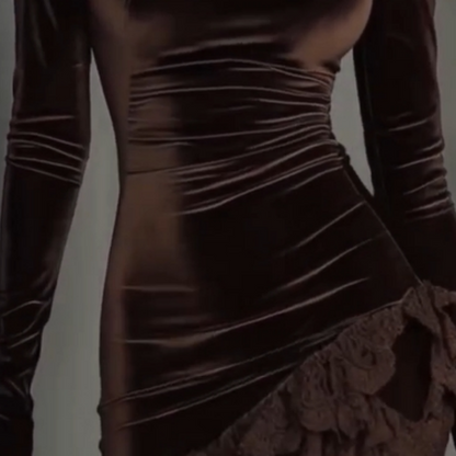 Elegante abito asimmetrico con rifiniture in pizzo da donna