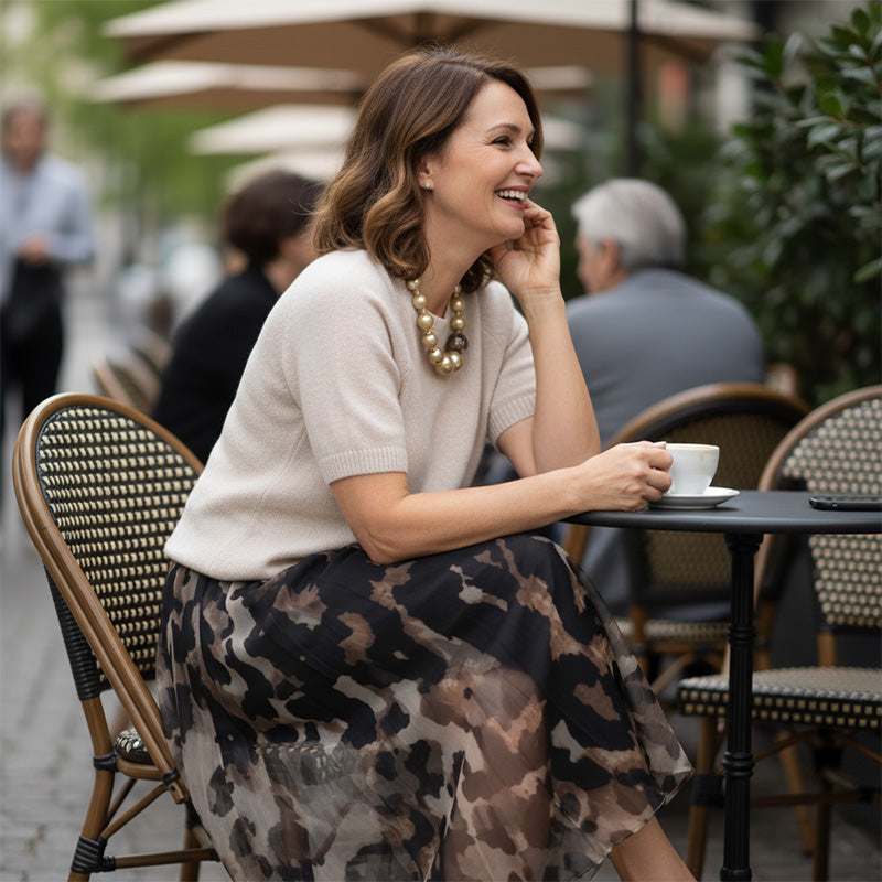 Completo due pezzi da donna composto da maglione e gonna fluida con stampa leopardata