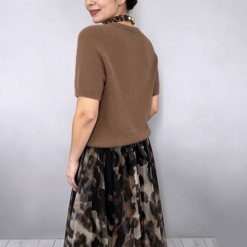 Completo due pezzi da donna composto da maglione e gonna fluida con stampa leopardata