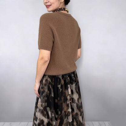 Completo due pezzi da donna composto da maglione e gonna fluida con stampa leopardata