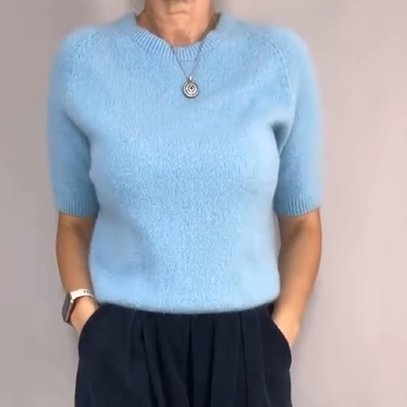 Comfort chic: completo composto da un top in maglia e pantaloni larghi e morbidi