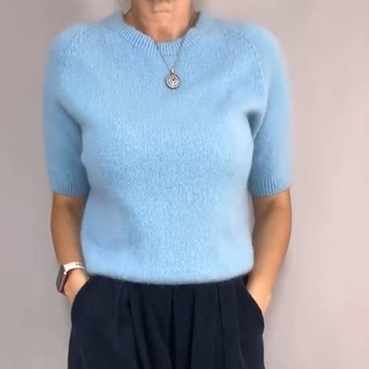 Comfort chic: completo composto da un top in maglia e pantaloni larghi e morbidi