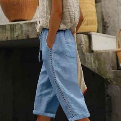 Pantaloni capri estivi da donna con pizzo traforato