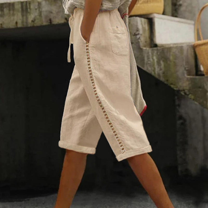 Pantaloni capri estivi da donna con pizzo traforato