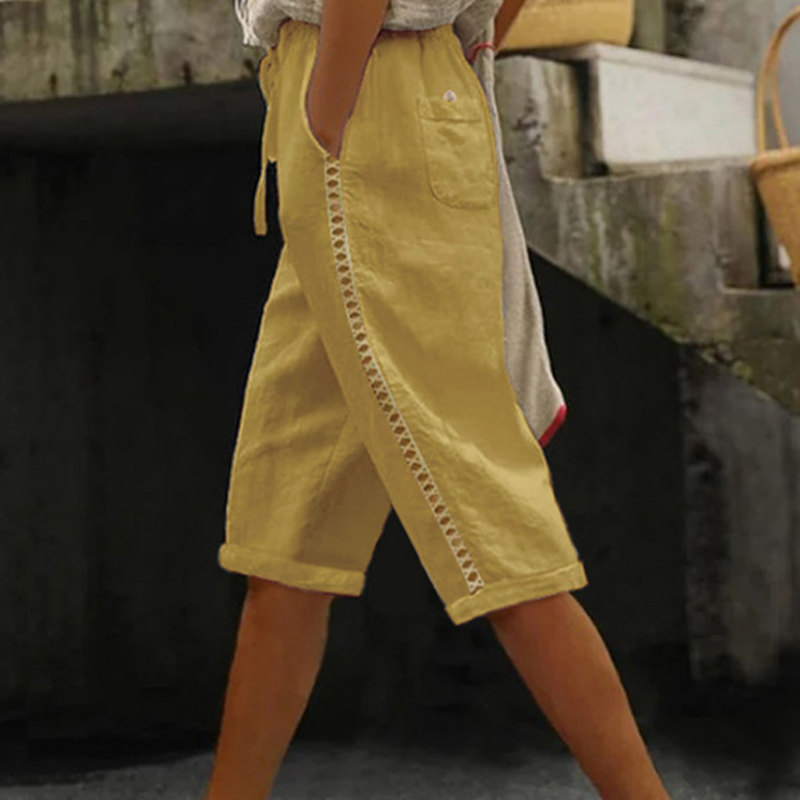 Pantaloni capri estivi da donna con pizzo traforato