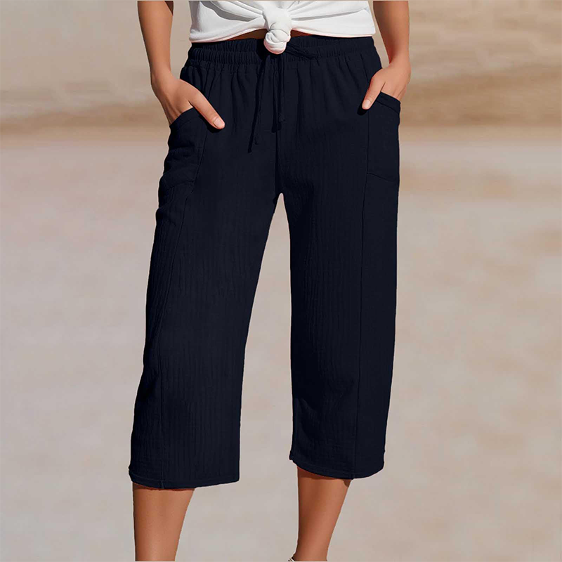 Pantaloni corti da donna plissettati in cotone-lino tinta unita