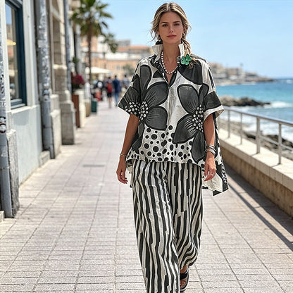 Completo da donna a due pezzi: top stampato e pantaloni abbinati.