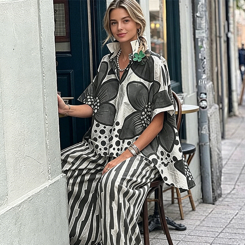 Completo da donna a due pezzi: top stampato e pantaloni abbinati.
