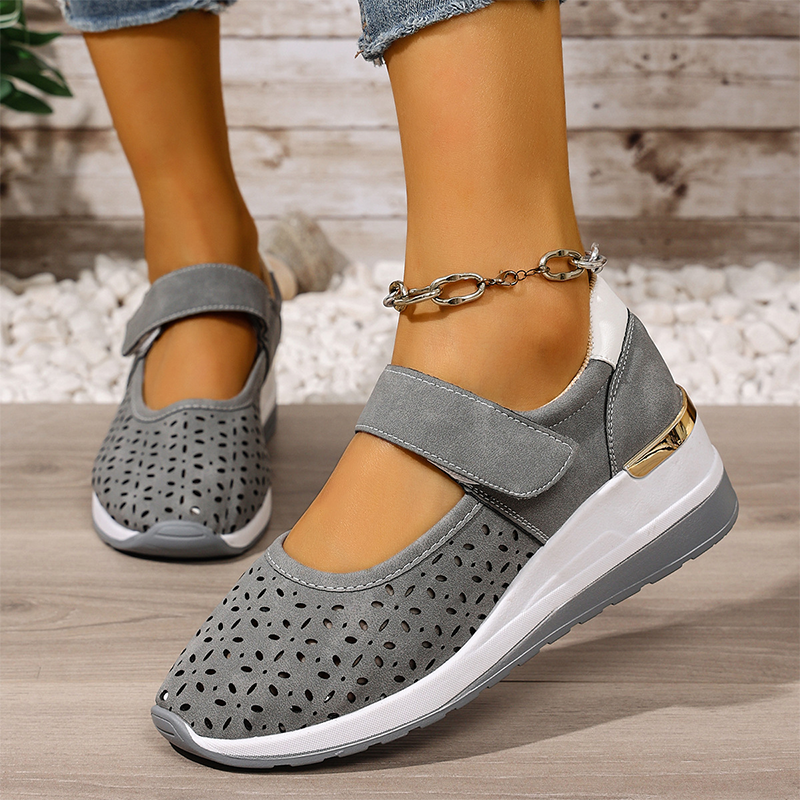 Scarpe con plateau e aperture laterali traspiranti da donna