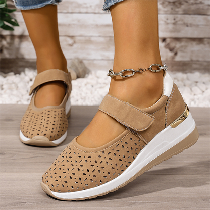 Scarpe con plateau e aperture laterali traspiranti da donna