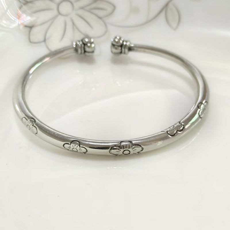 ⌛Oferta por tempo limitado – Pulseira rígida vintage com motivo floral prateado
