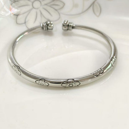 ⌛Oferta por tempo limitado – Pulseira rígida vintage com motivo floral prateado
